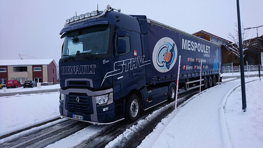 camion dans la neige